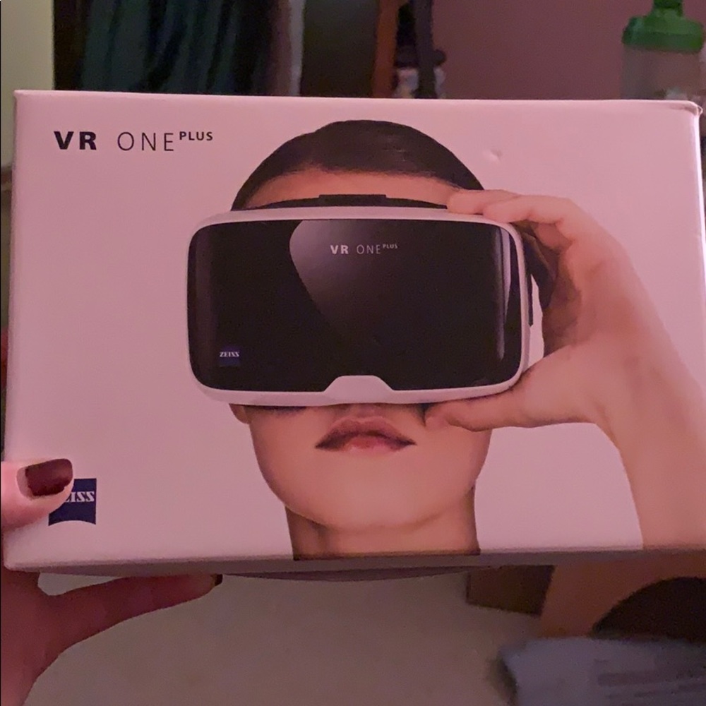 Virtual reality headset